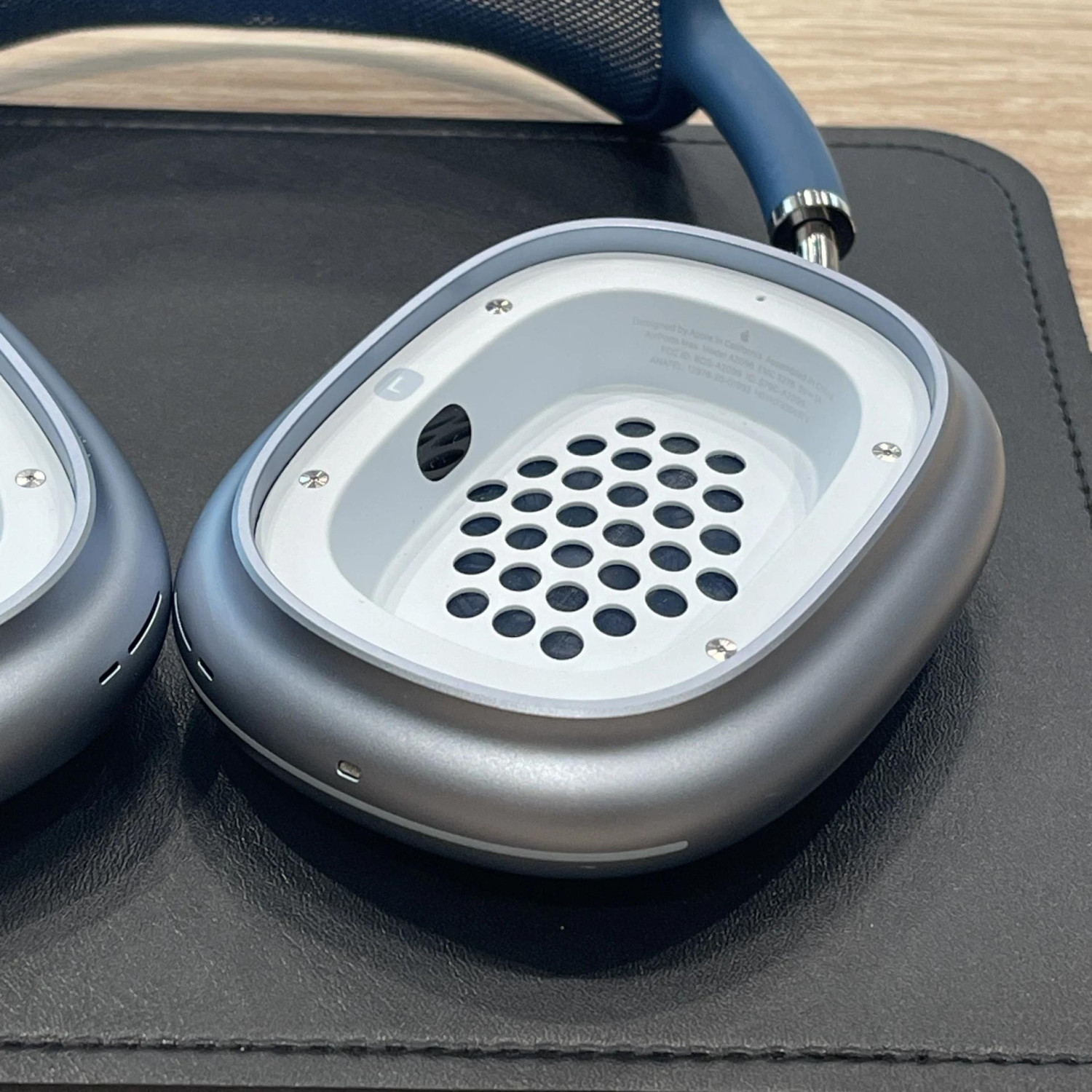Apple AirPods Max Небесно-голубой — фото 3