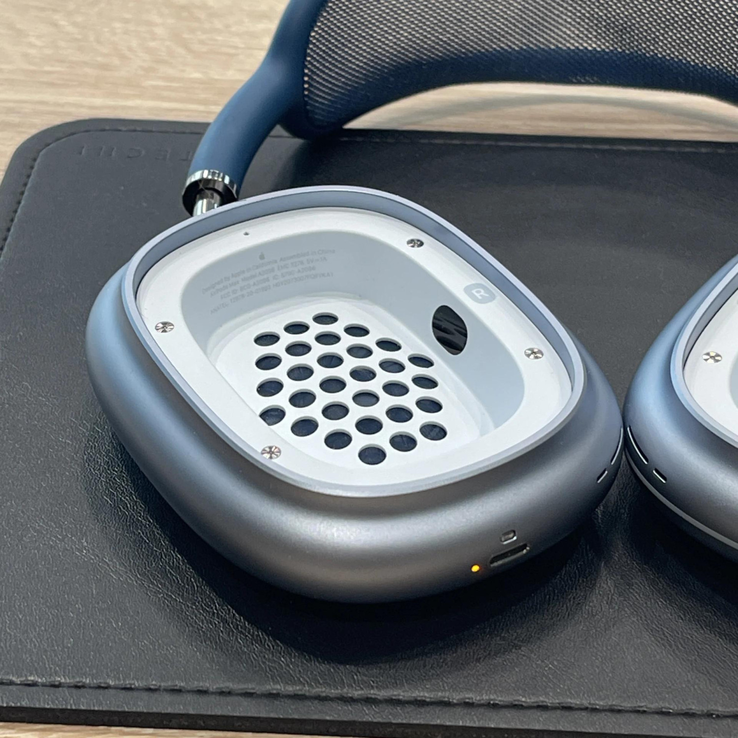 Apple AirPods Max Небесно-голубой — фото 4