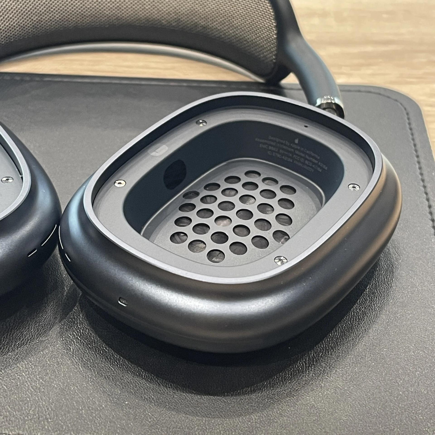 Apple AirPods Type-C Темная ночь — фото 3