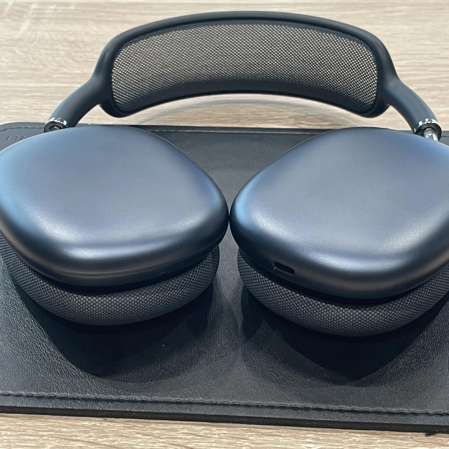 Apple AirPods Type-C Темная ночь — фото 5