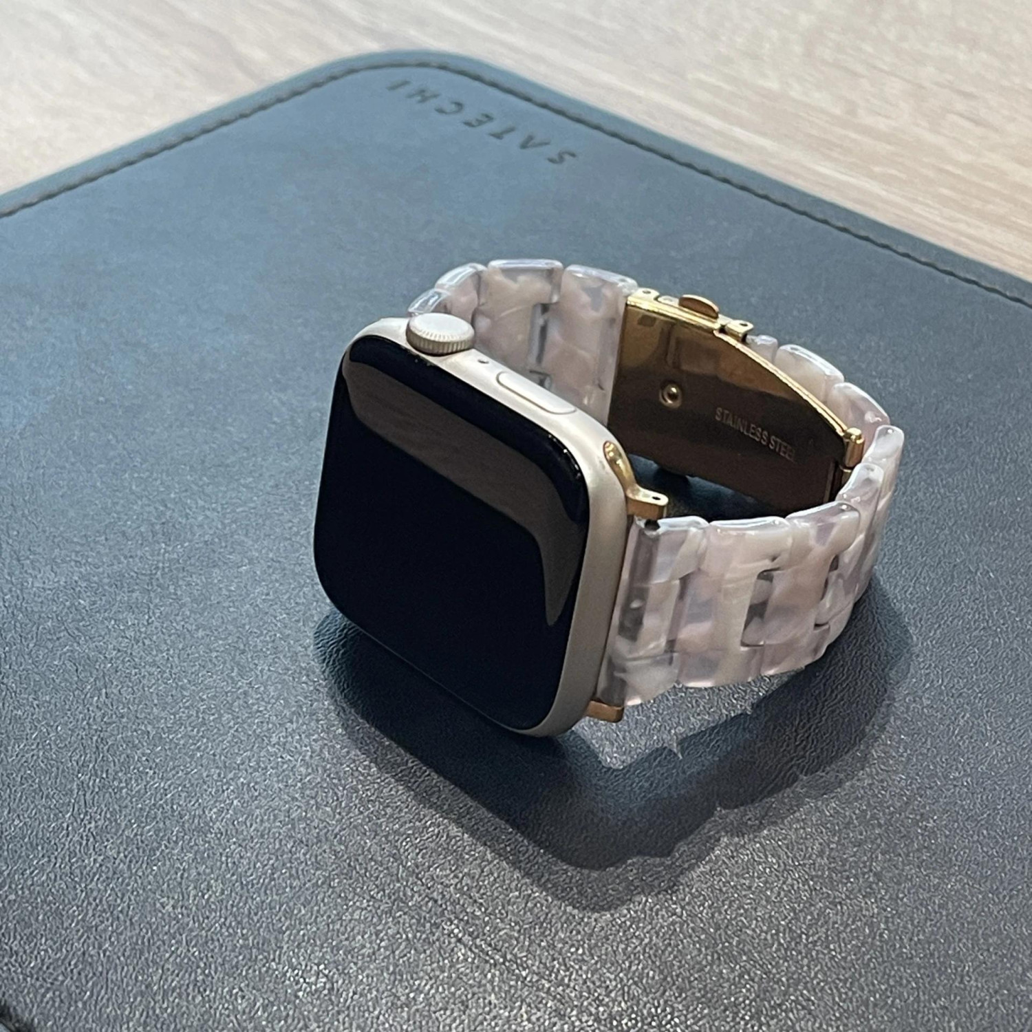 Apple Watch SE 2 44mm, корпус из алюминия «сияющая звезда», бежевый спортивный ремешок — фото 5