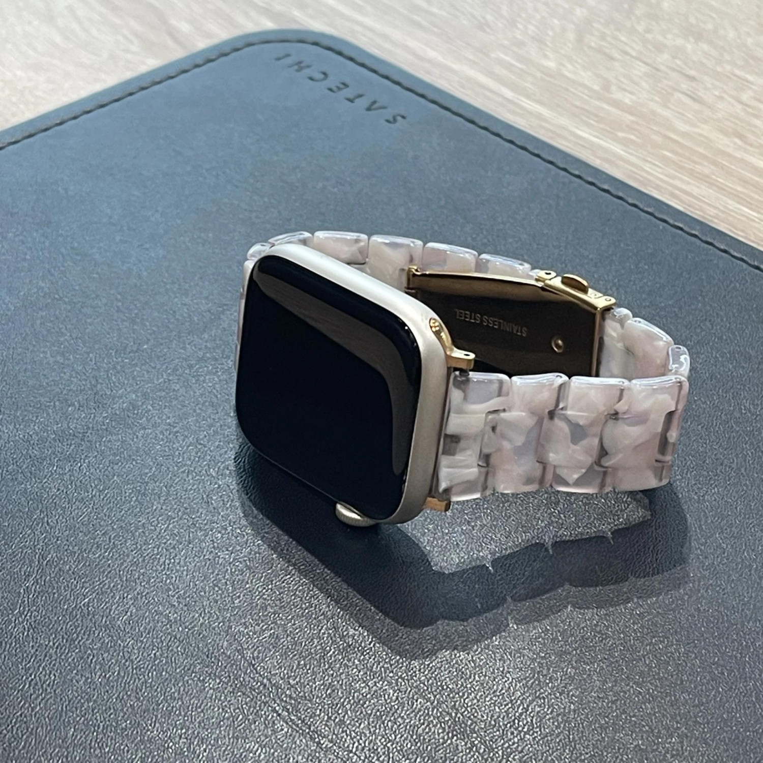 Apple Watch SE 2 44mm, корпус из алюминия «сияющая звезда», бежевый спортивный ремешок — фото 6