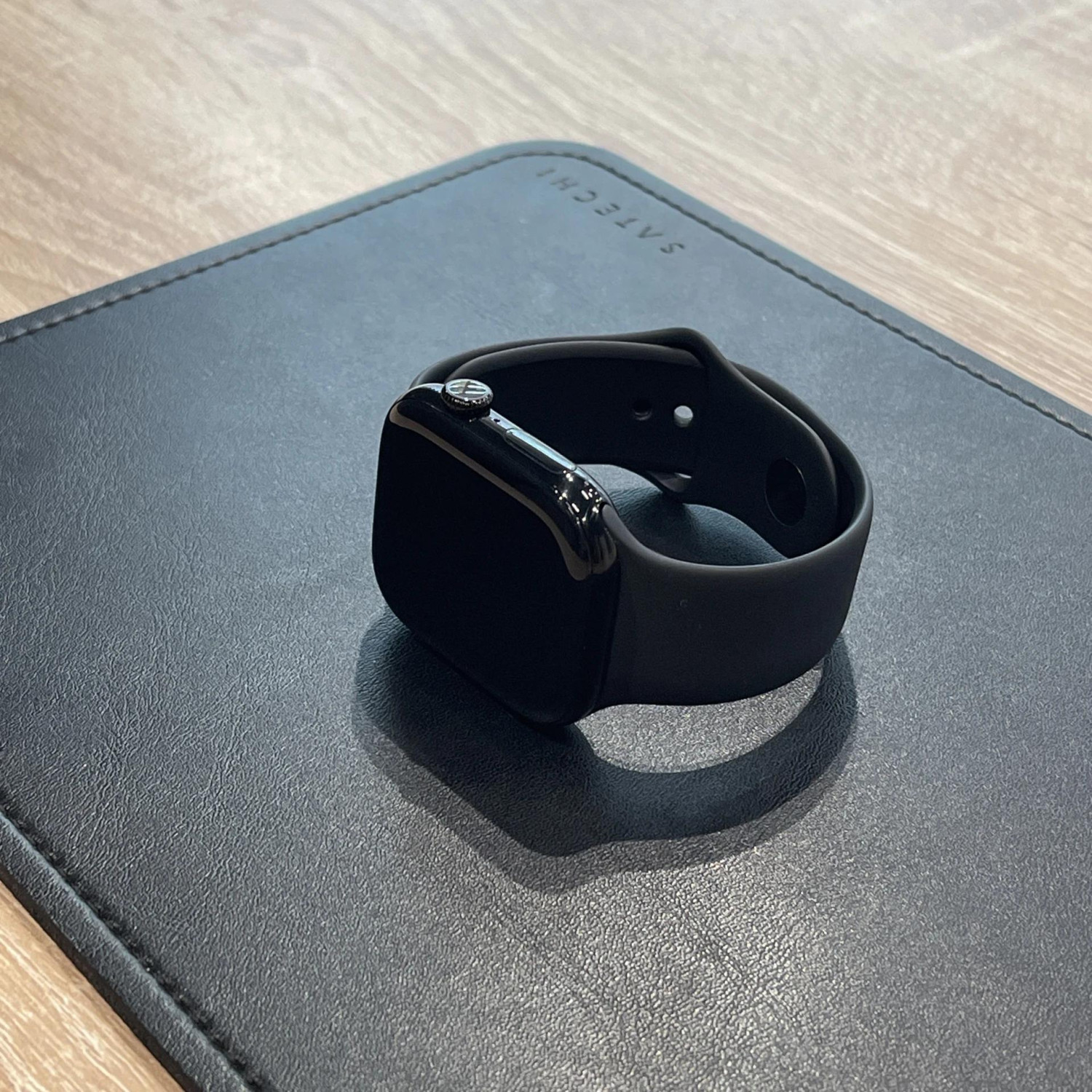 Apple Watch Series 10, 46 мм, корпус из алюминия «чёрный глянец», спортивный ремешок черного цвета — фото 5