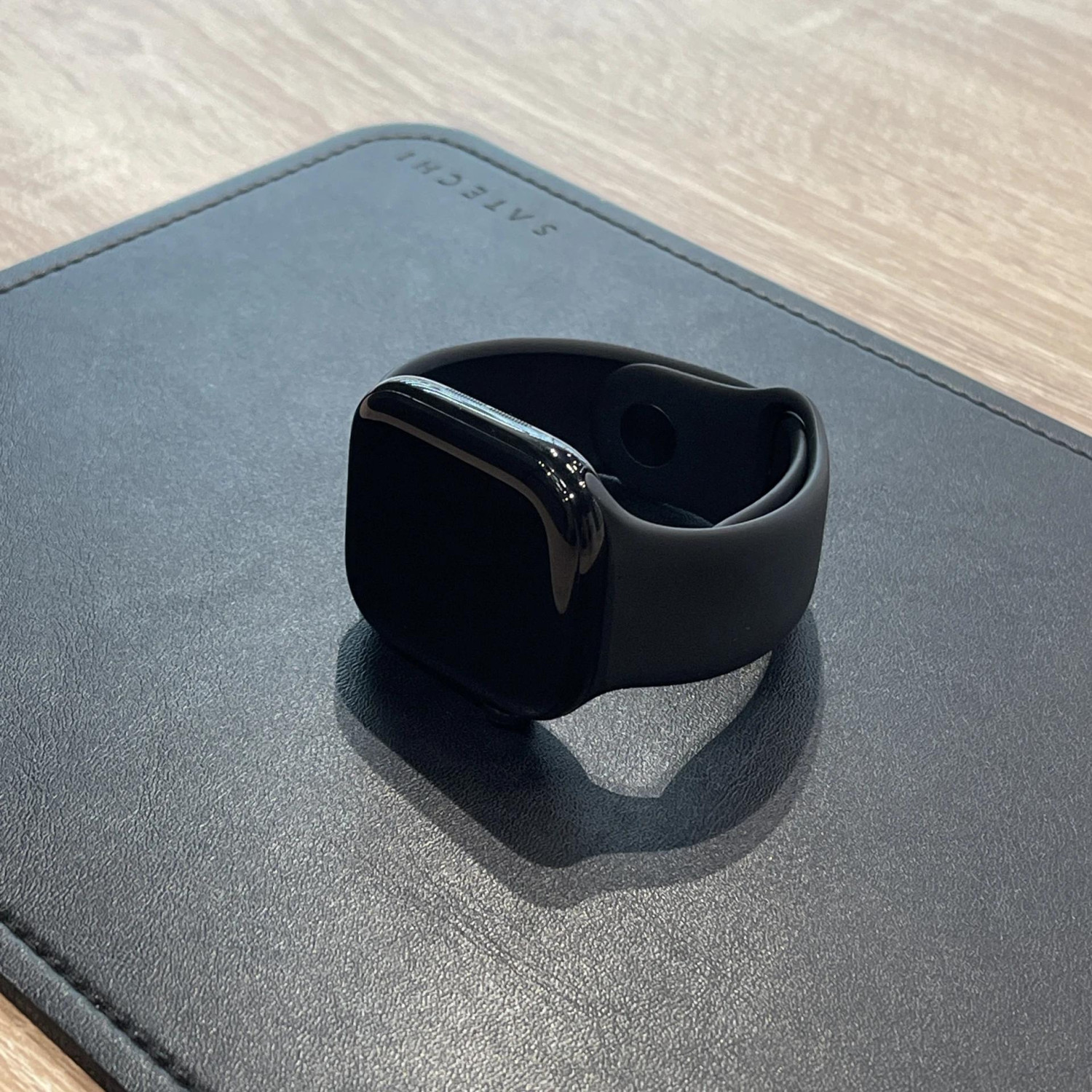 Apple Watch Series 10, 46 мм, корпус из алюминия «чёрный глянец», спортивный ремешок черного цвета — фото 6