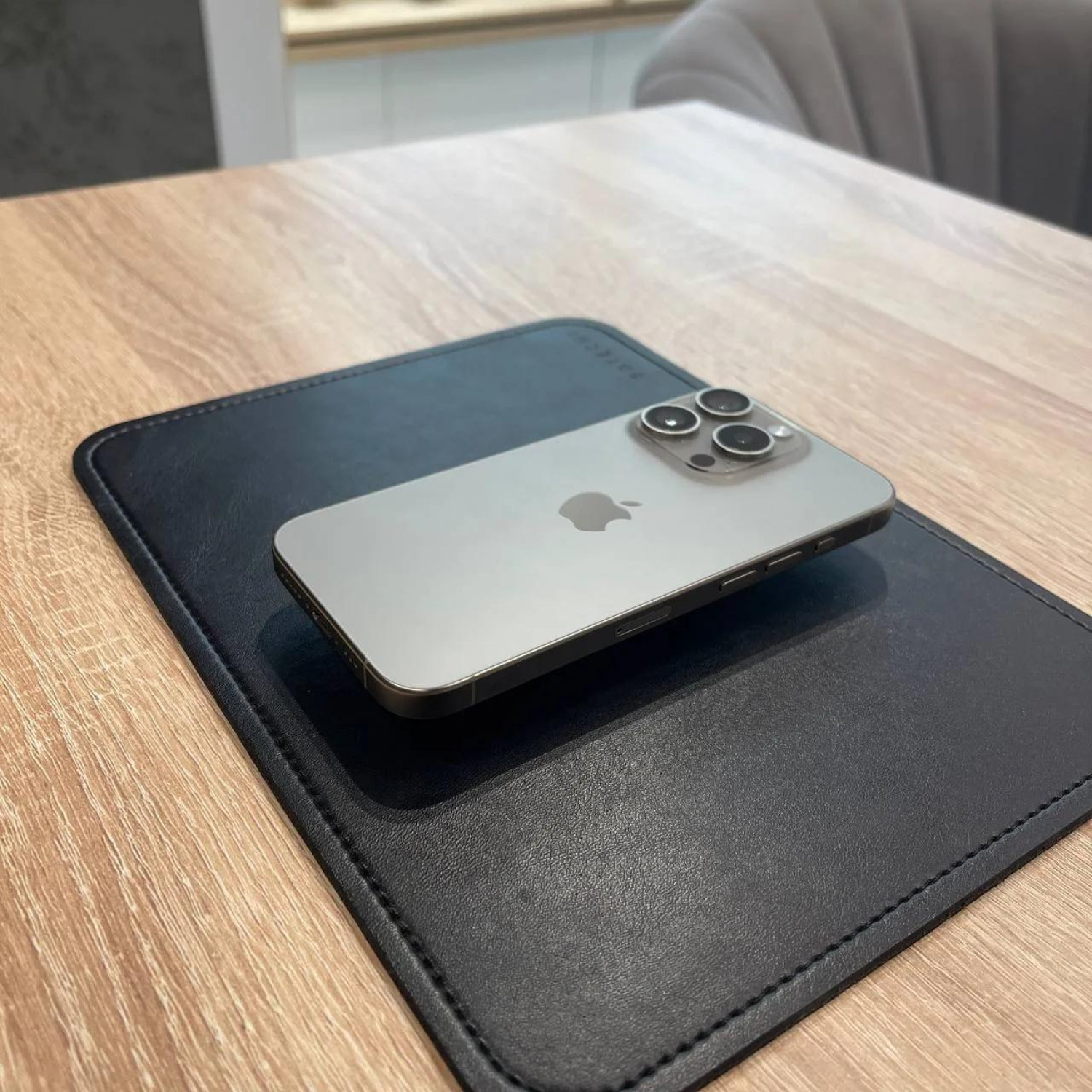 Apple iPhone 15 Pro 256Gb Natural Titanium (Натуральный титан)