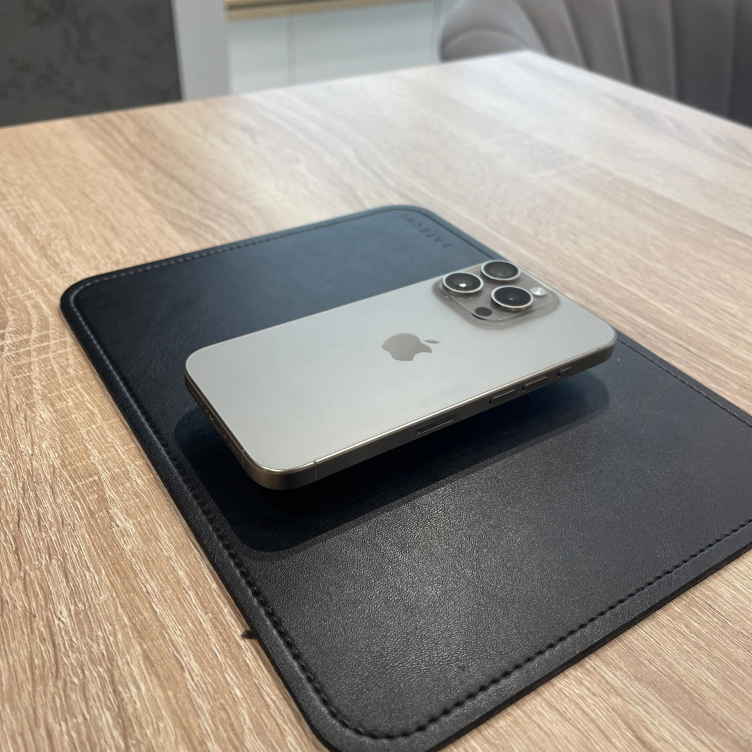 Apple iPhone 15 Pro 128 ГБ, «натуральный титан»