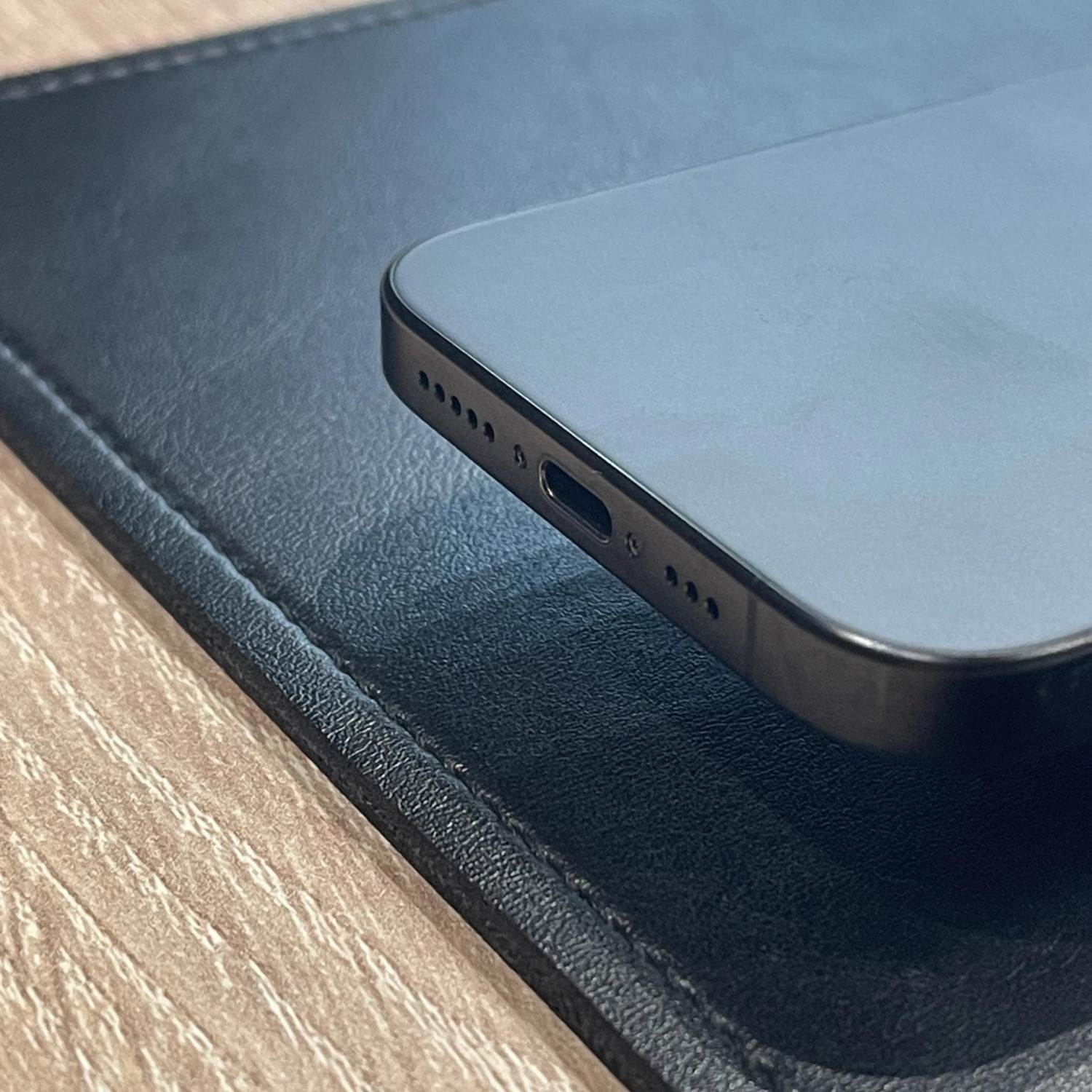 Apple iPhone 15 Pro 256 ГБ Black Titanium — фото 4