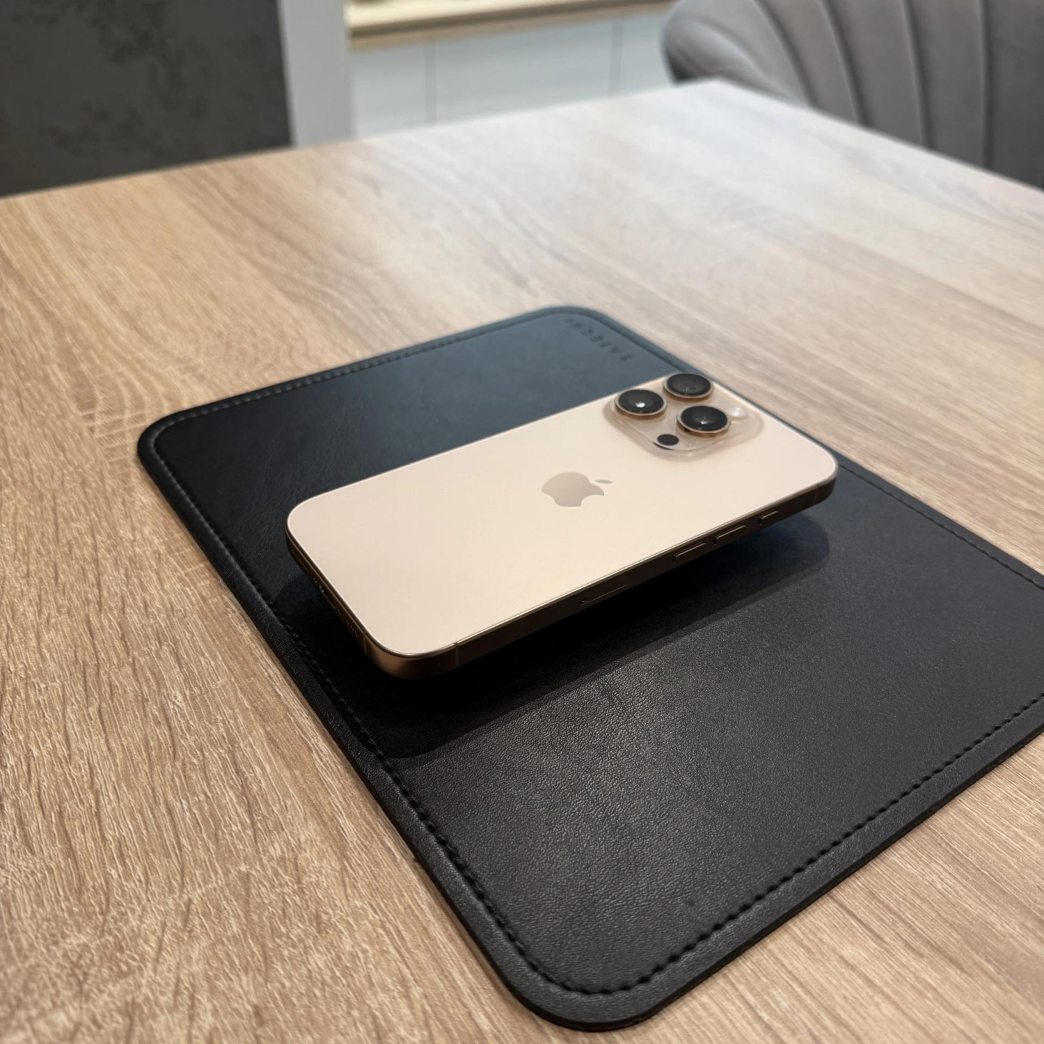 Apple iPhone 16 Pro 128Gb, «песчаный титановый»