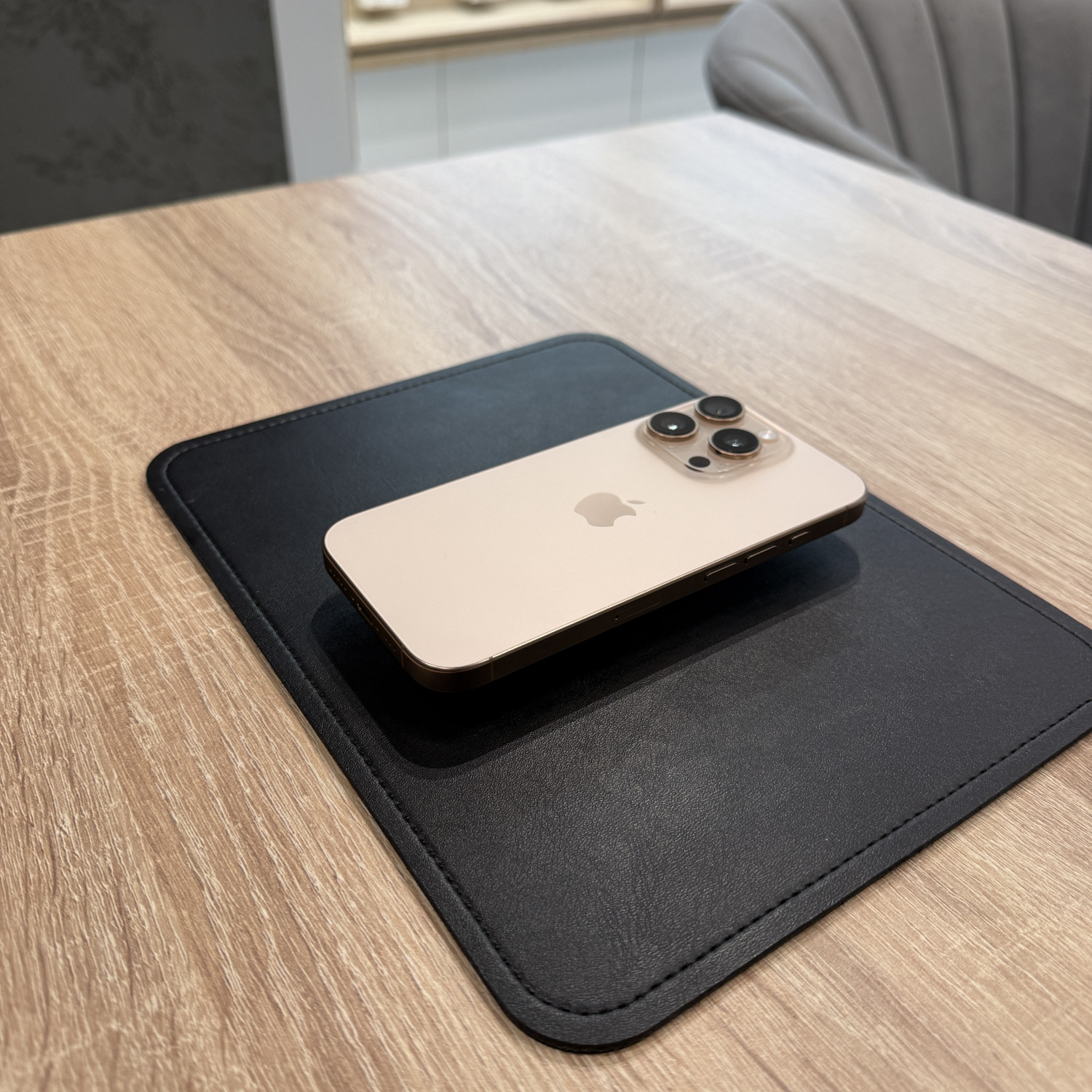 Apple iPhone 16 Pro 128Gb, «песчаный титановый»