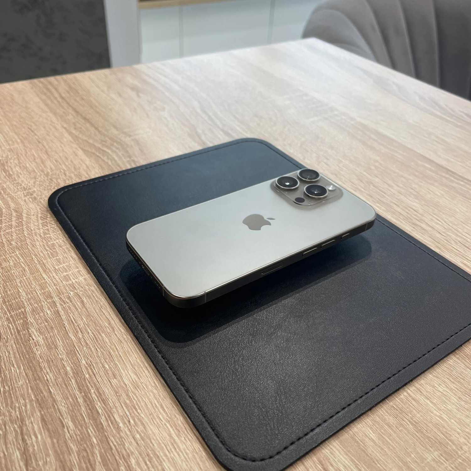 Apple iPhone 16 Pro 128 ГБ, «титановый бежевый»