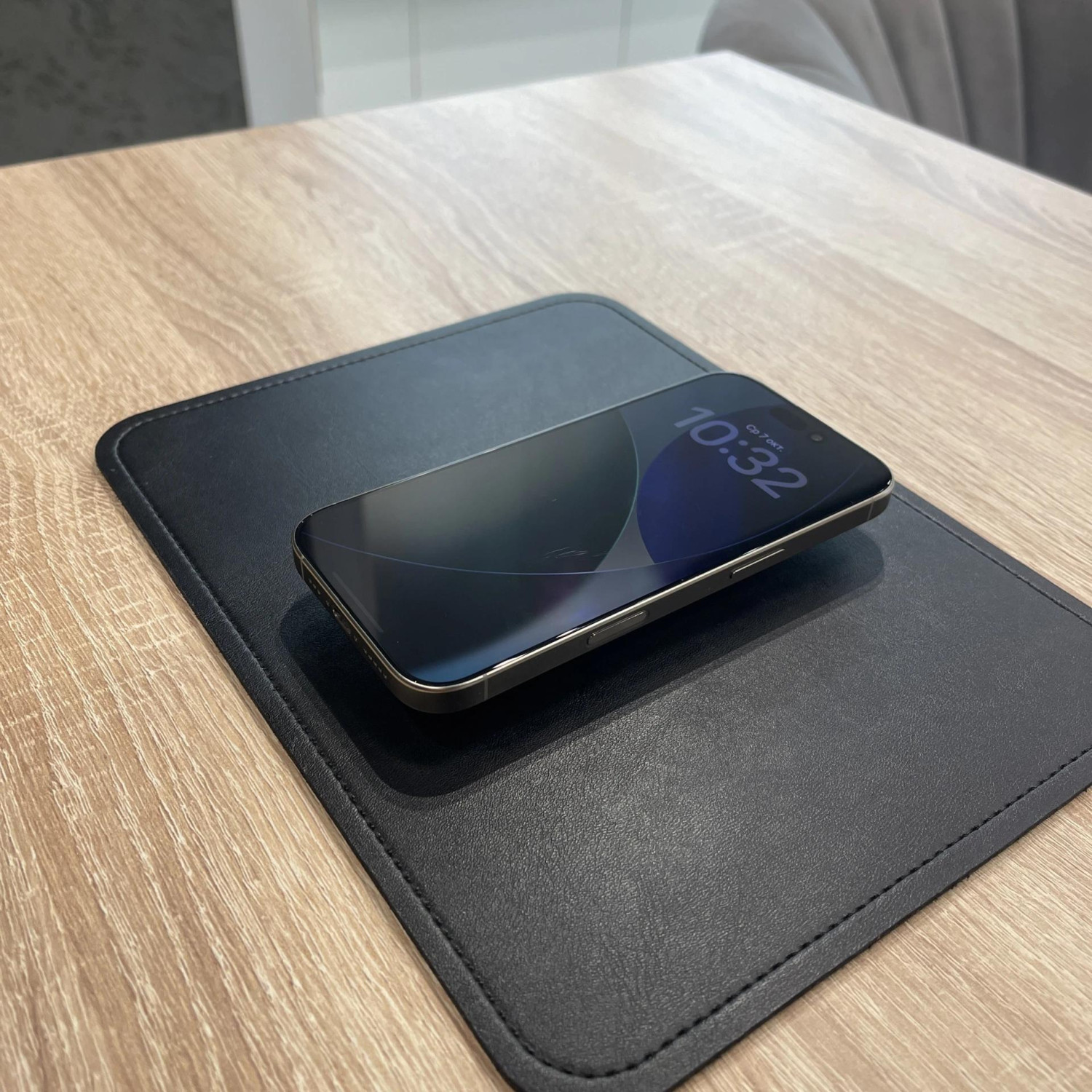 Apple iPhone 16 Pro 128 ГБ, «титановый бежевый» — фото 2
