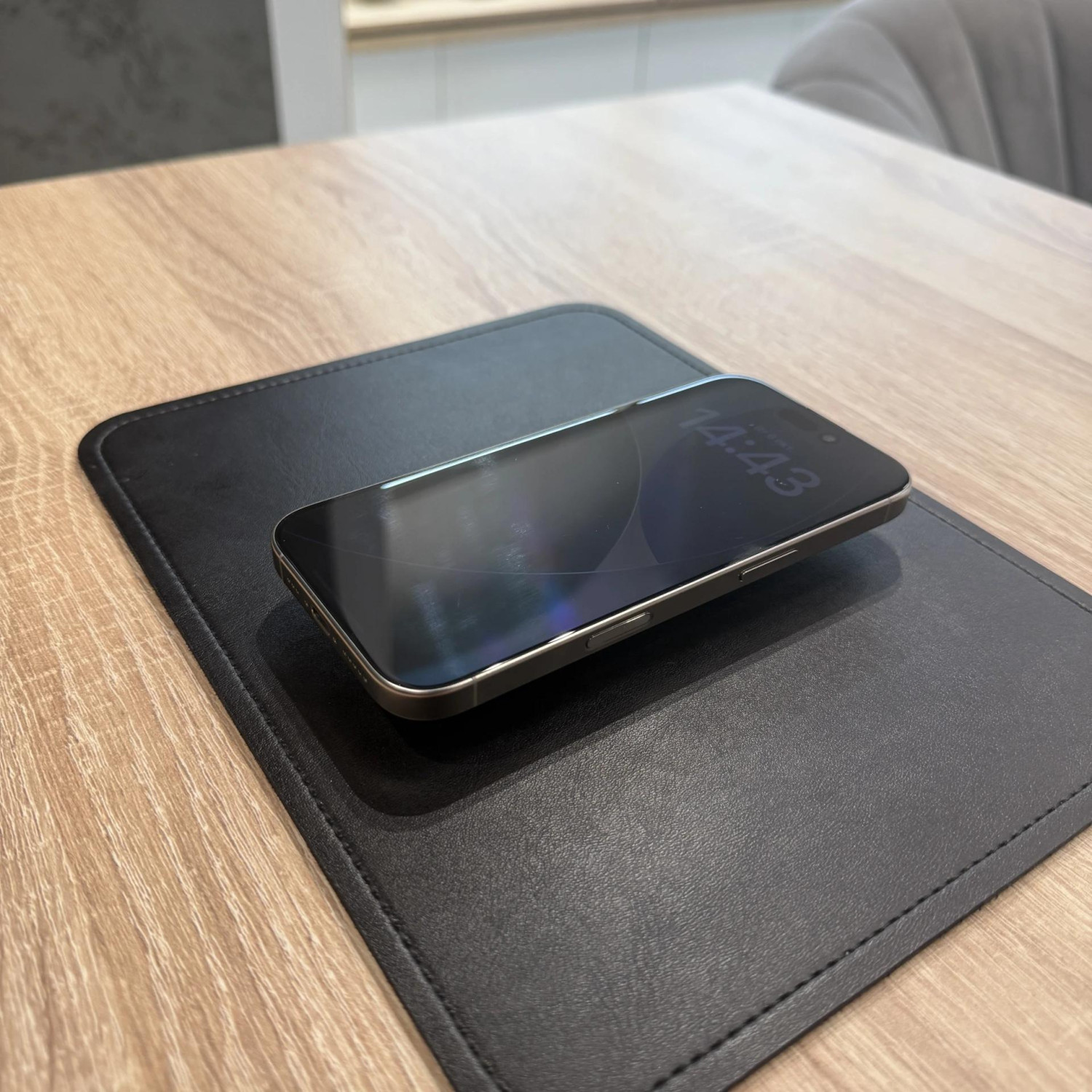 Apple iPhone 16 Pro 128 ГБ, «титановый бежевый» — фото 2