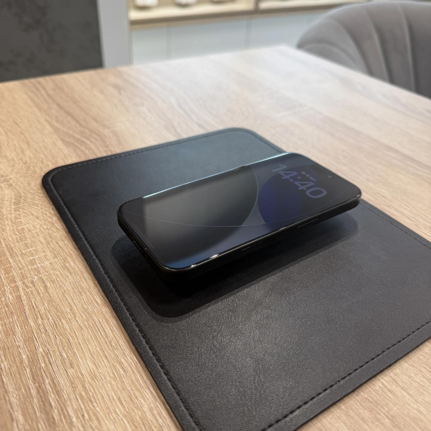 Apple iPhone 16 Pro 256 ГБ, «титановый черный» — фото 2