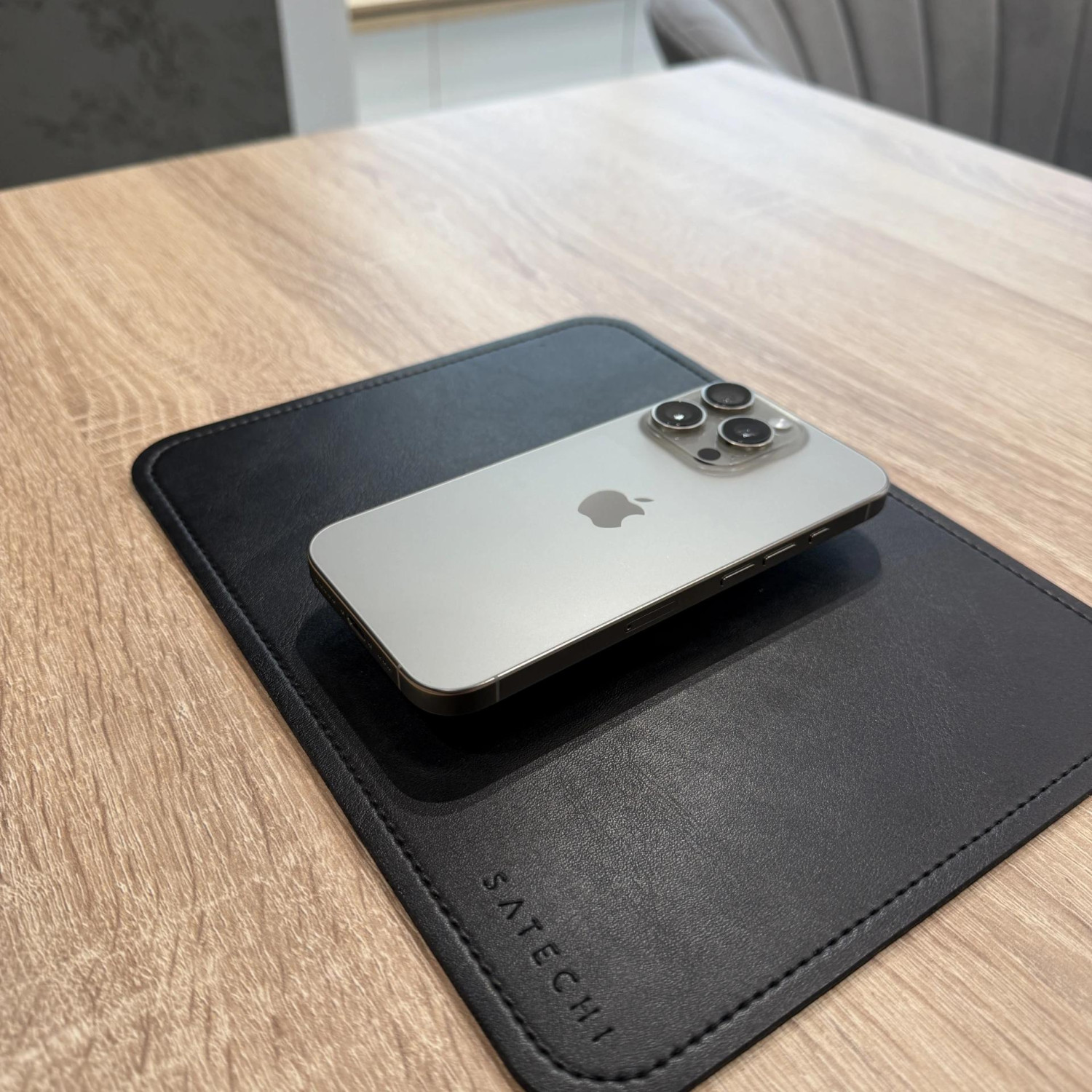 Apple iPhone 16 Pro 256 ГБ, «титановый бежевый»