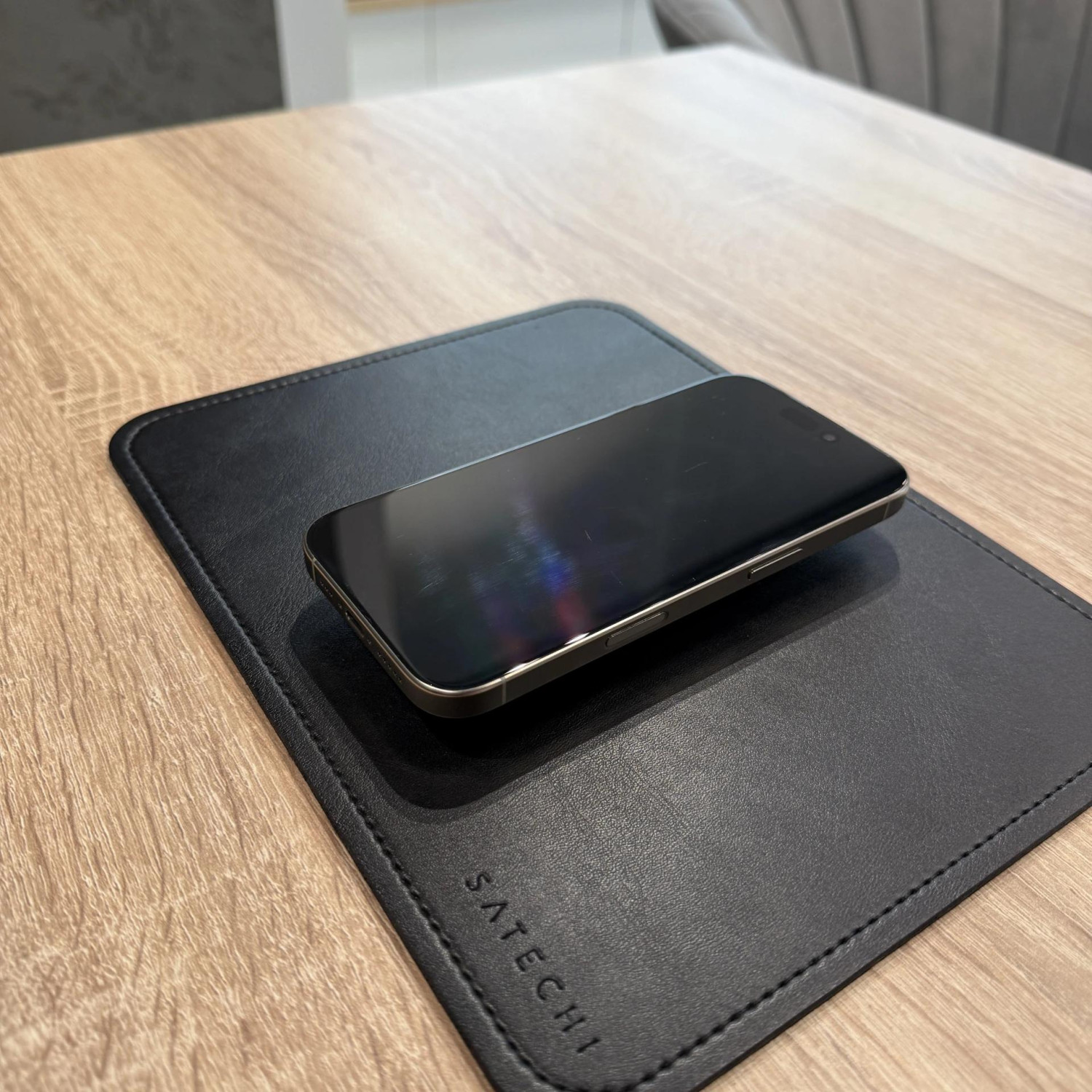 Apple iPhone 16 Pro 256 ГБ, «титановый бежевый» — фото 2