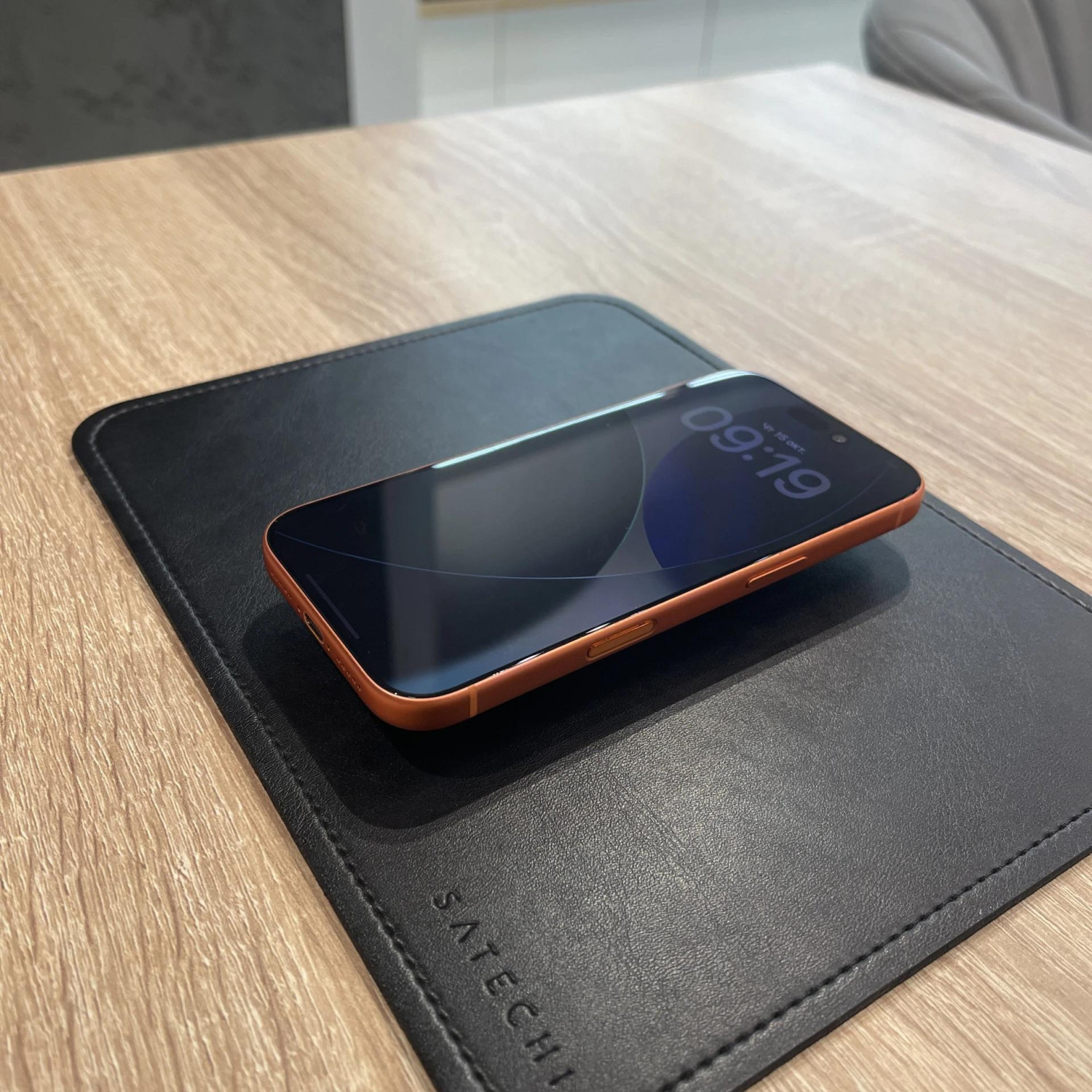 Apple iPhone 17 Pro, 256 ГБ, Оранжевый — фото 2