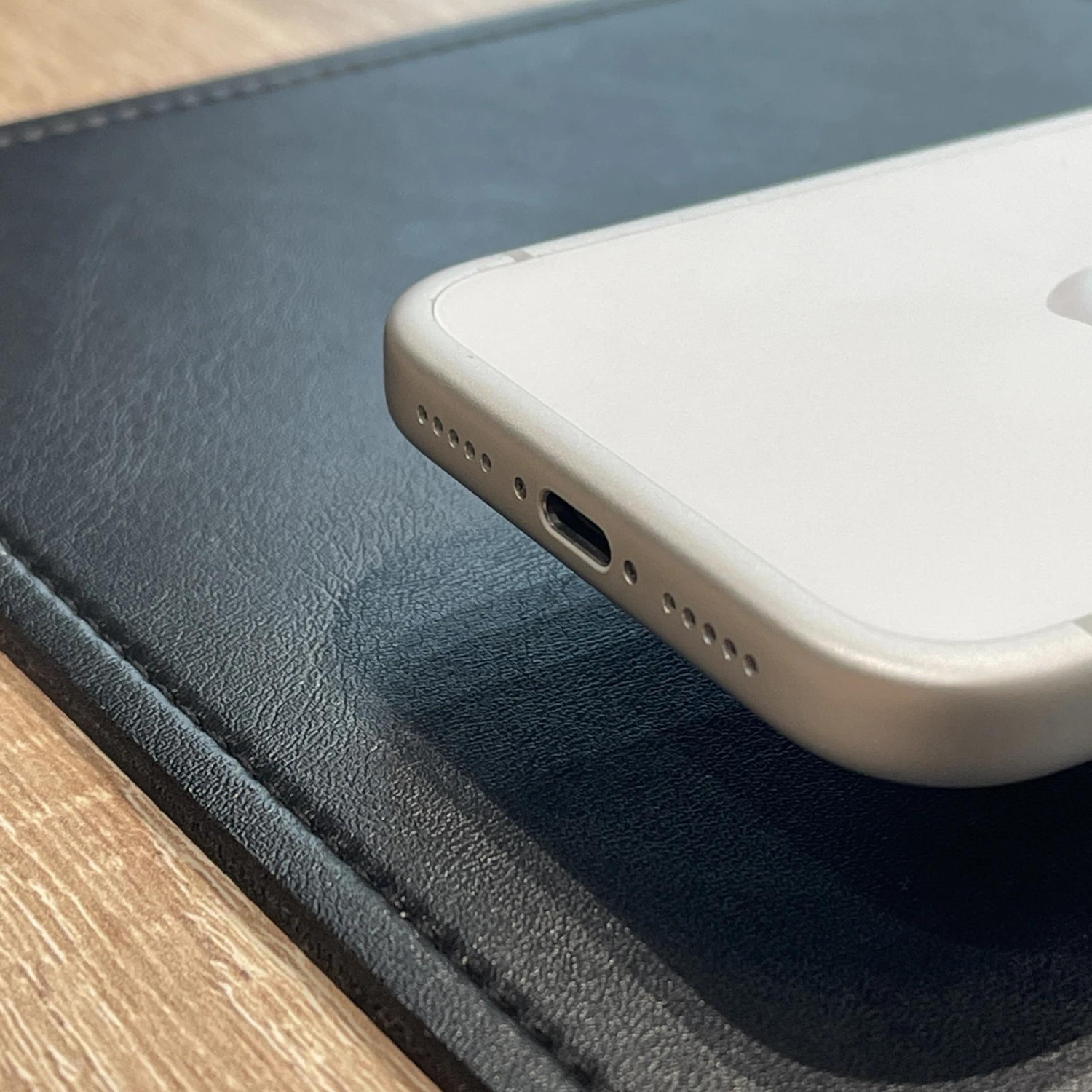 Apple iPhone 17 Pro 256 ГБ eSIM + nano SIM Cеребристый — фото 4