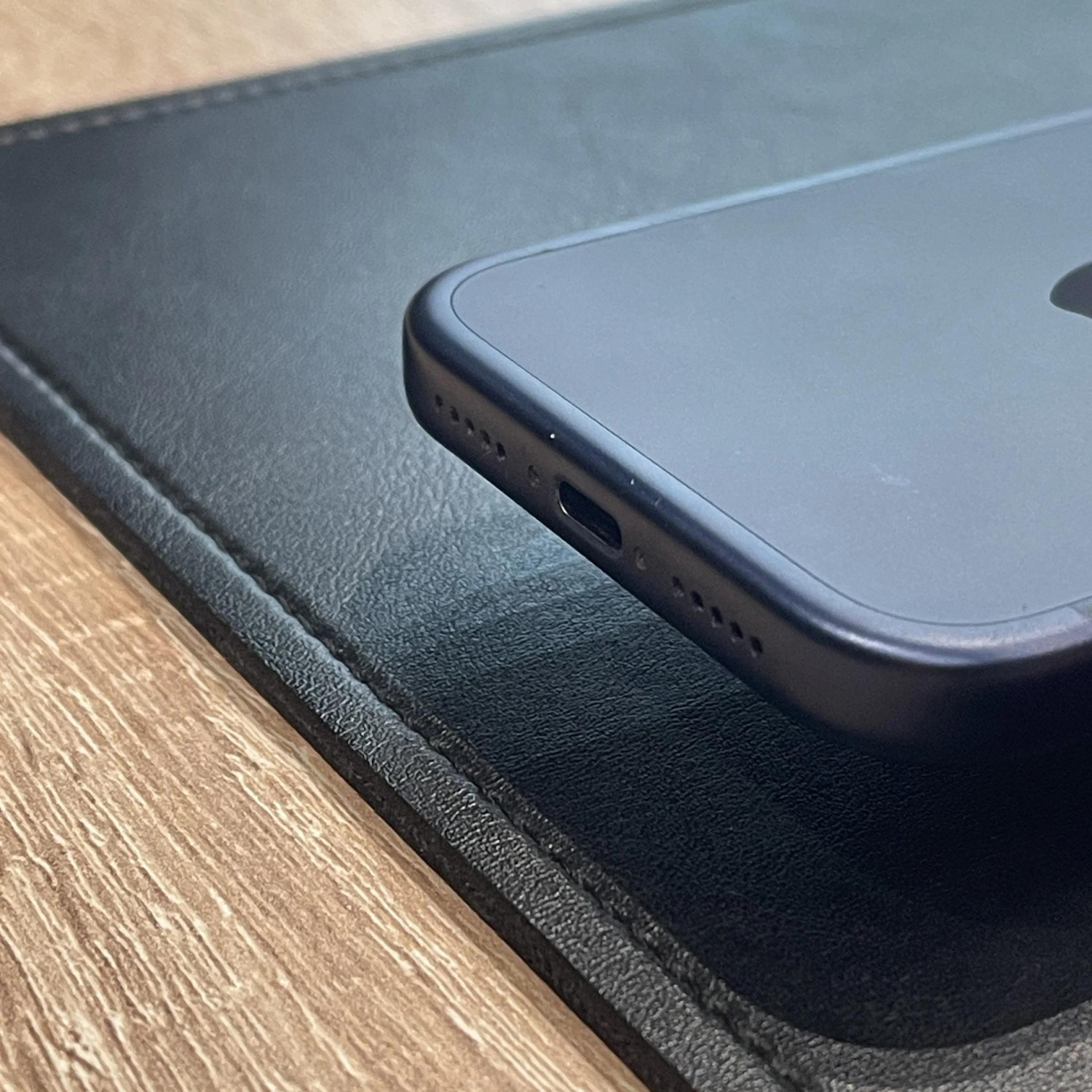 Apple iPhone 17 Pro 512 ГБ (eSIM + nano SIM) «Темно-синий» — фото 4