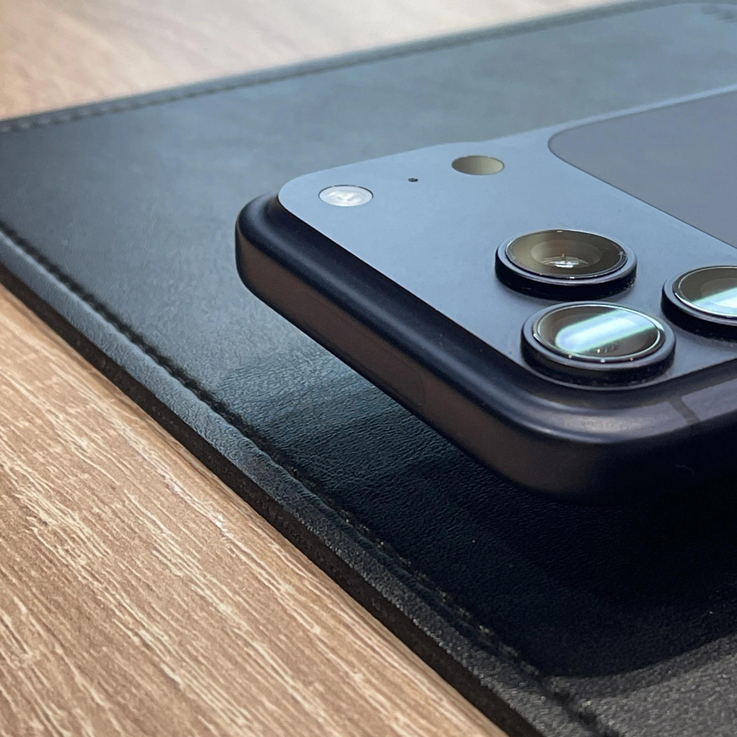Apple iPhone 17 Pro Max 256 ГБ (eSIM) «Темно-синий» — фото 3