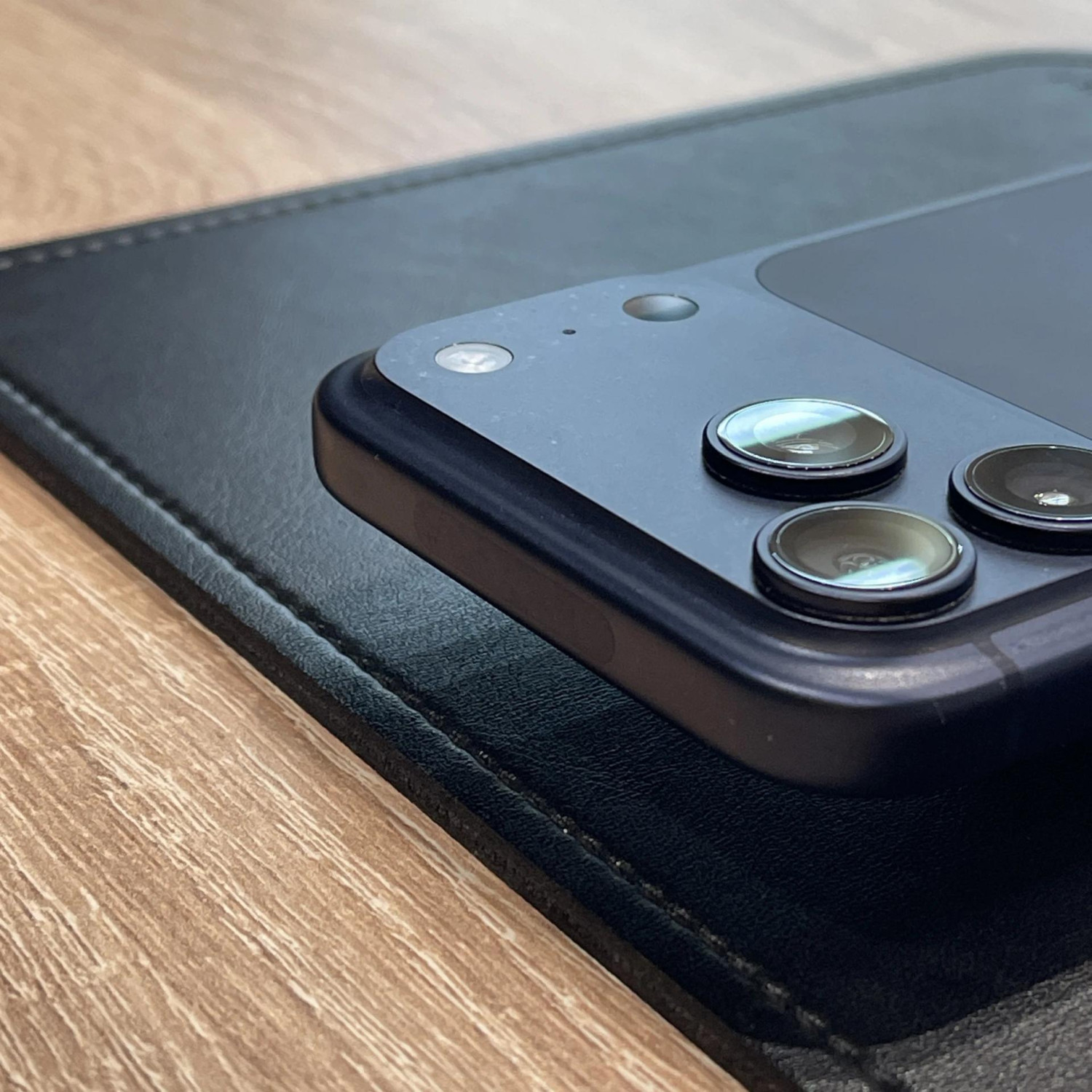 Apple iPhone 17 Pro Max 1 ТБ  «Темно-синий» — фото 3