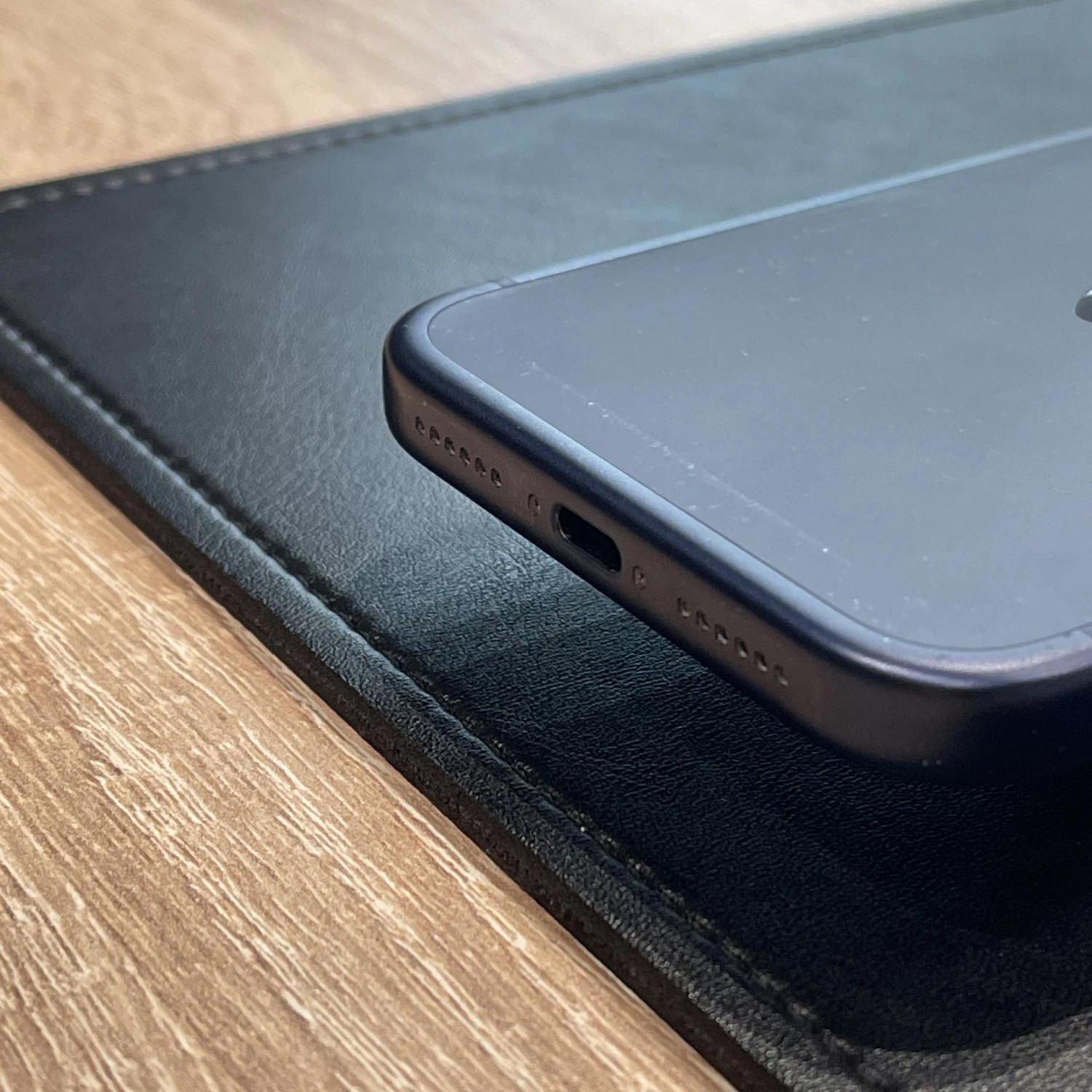 Apple iPhone 17 Pro Max 1 ТБ  «Темно-синий» — фото 4