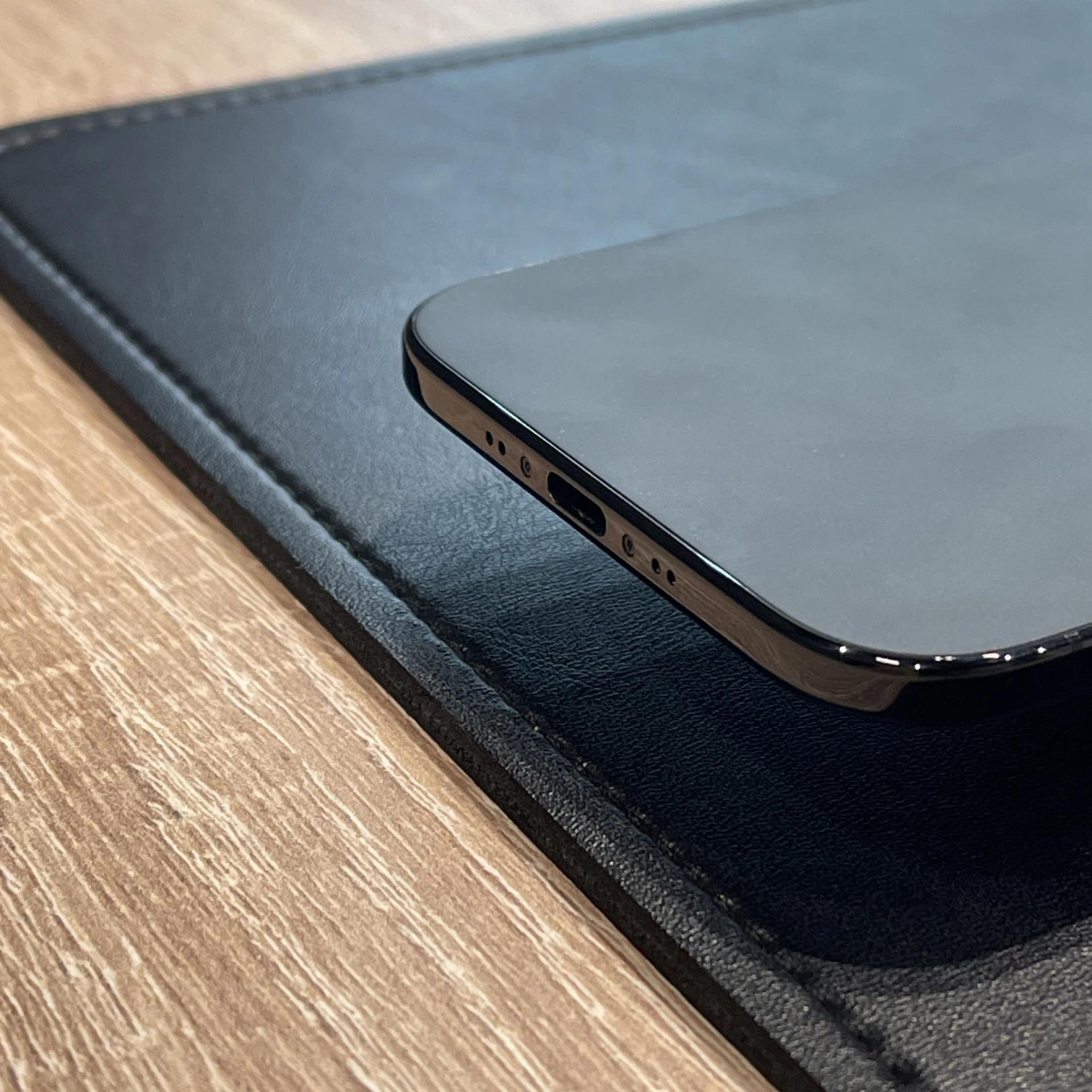 Apple iPhone Air 256 ГБ (eSim) «Космический черный» — фото 4