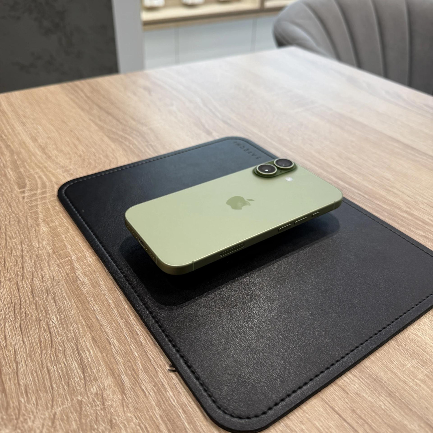 Apple iPhone 17 256 ГБ (eSIM + nano SIM) Зеленый