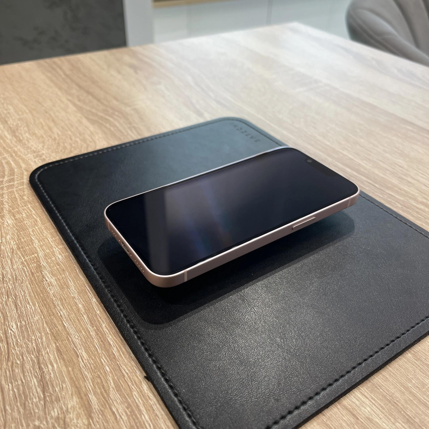 Apple iPhone 17e 256 ГБ Розовый — фото 2
